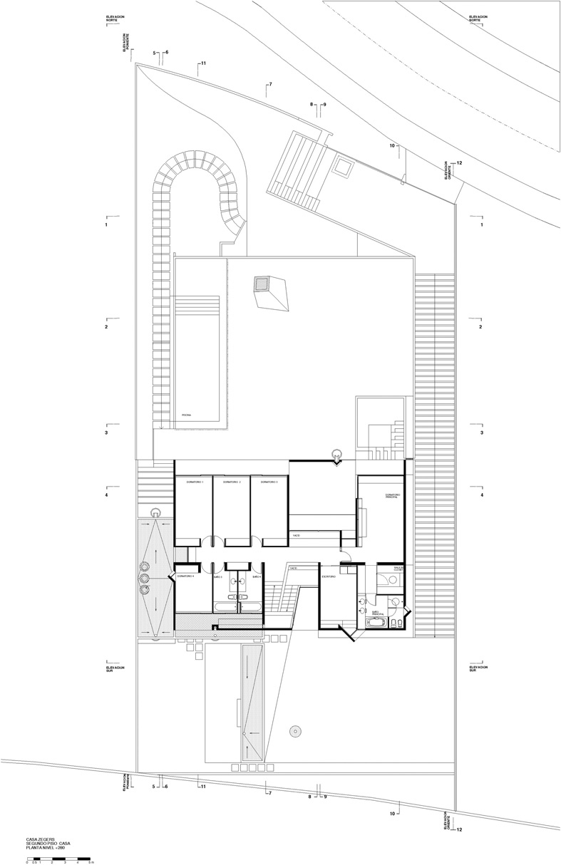 Casa y taller en calle Los Ginkos