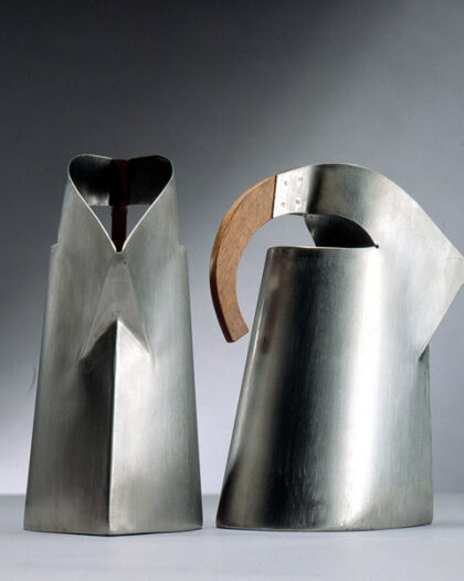 Jarro de acero inoxidable y madera