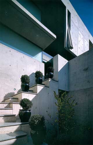 Casa y taller en calle Los Ginkos